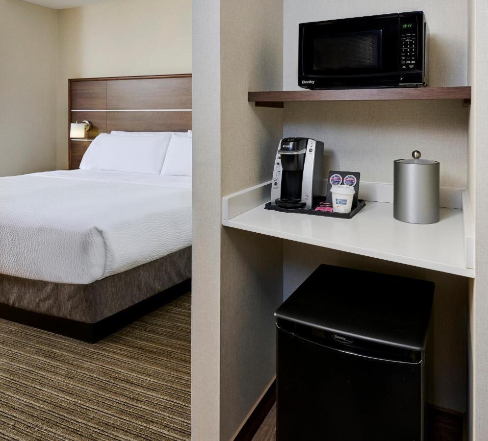 Holiday Inn Express & Suites - Brantford By Ihg Exterior photo